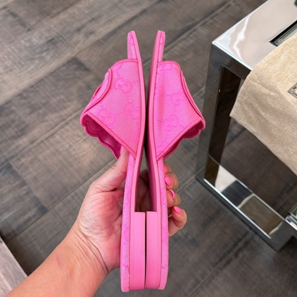 AUTHENTIC NEW  GUCCI 
WOMEN'S INTERLOCKING G SLIDE SANDAL size 38 (8 US) - Picture 15 of 17